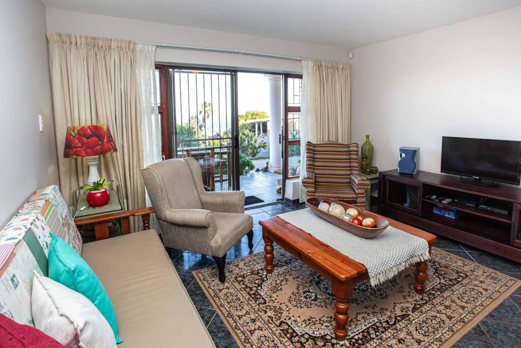 2 Bedroom Holiday Flat In Dana Bay Mossel Bay Exterior photo